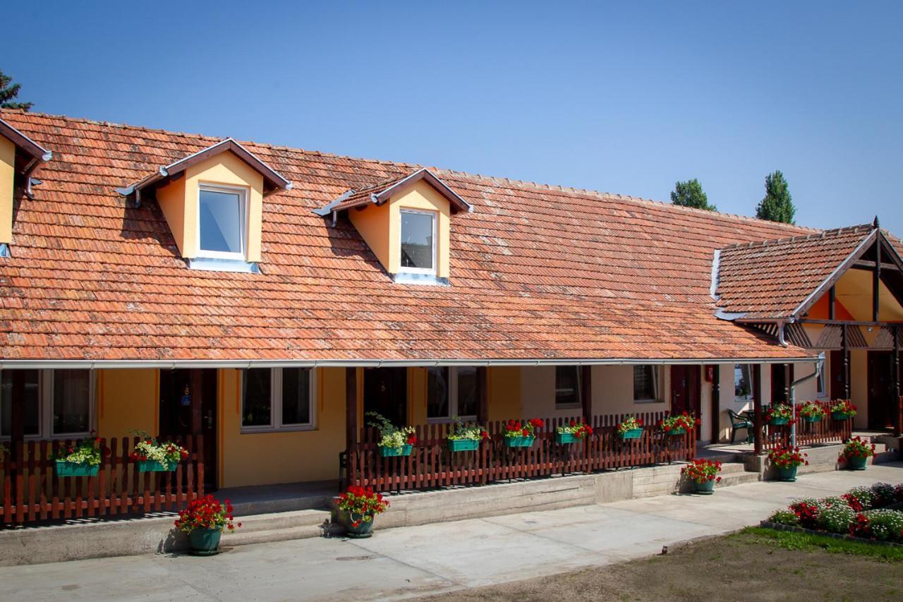 Casa Simon 3 Hotel Суботица Екстериор снимка
